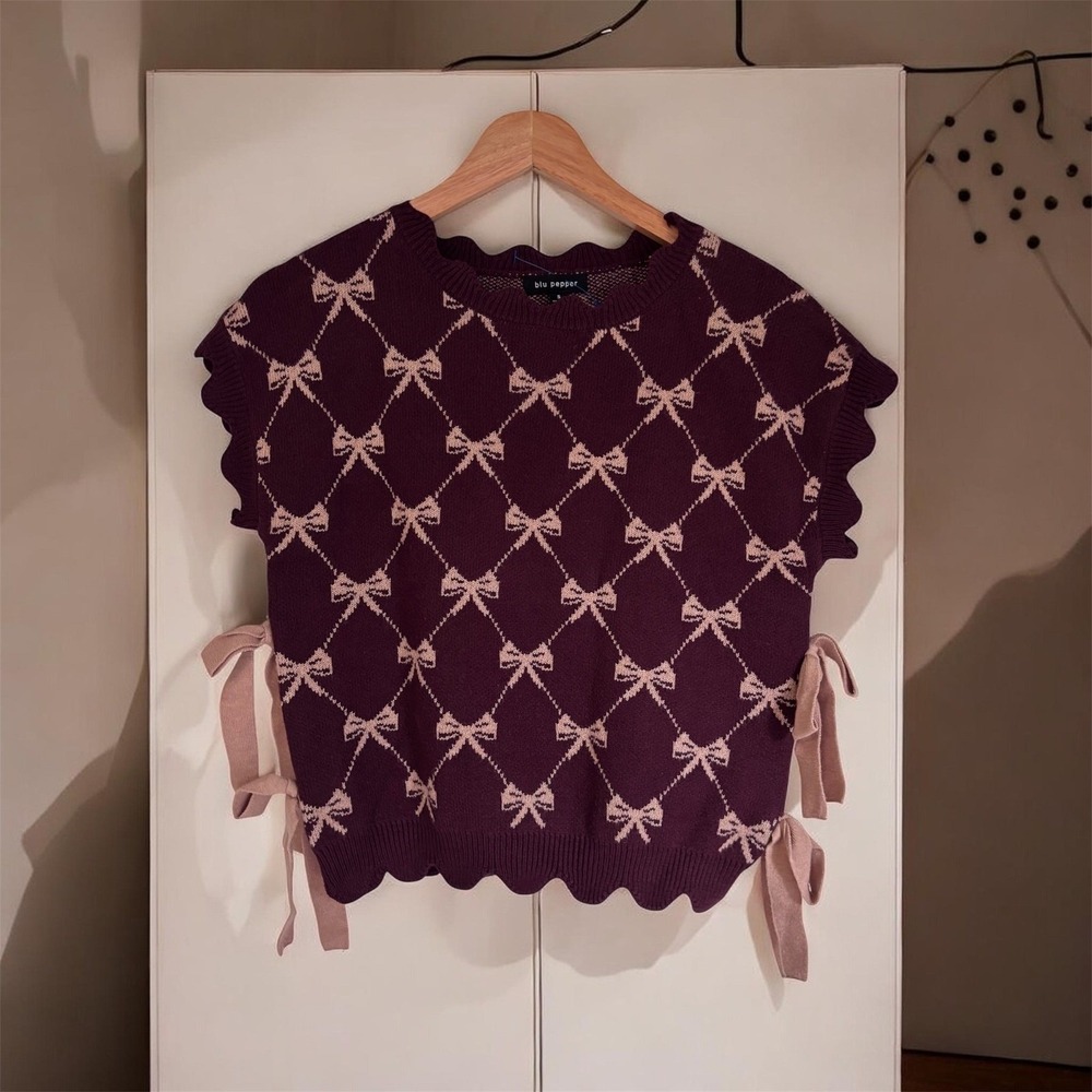 NWT Blu Pepper Charming Preppy Bow Pattern & Side Bows Sweater